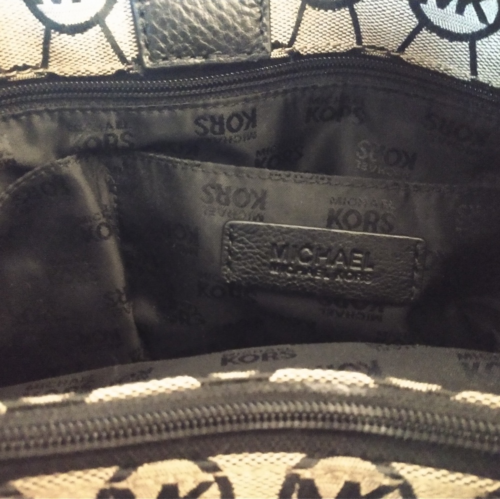 Michael Kors Ludlow Jacquard Bag - Picture 3 of 8